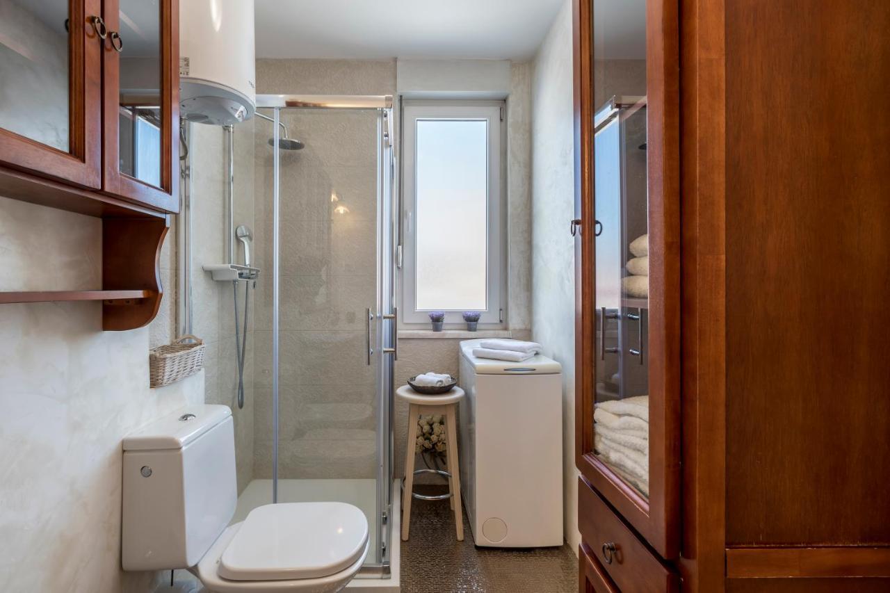 Апартаменты Seaside Penthouse With Hot Tub Sky Living Сплит Экстерьер фото