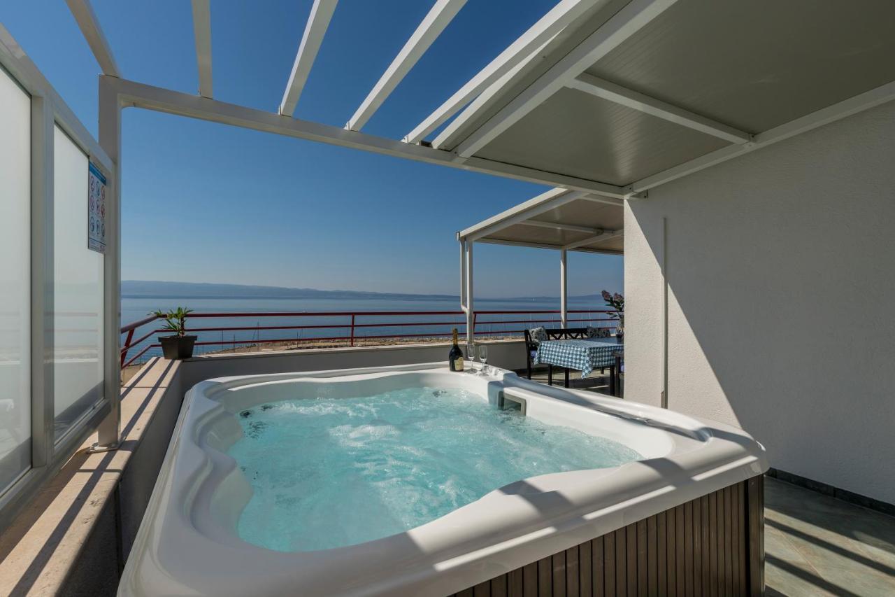 Апартаменты Seaside Penthouse With Hot Tub Sky Living Сплит Экстерьер фото