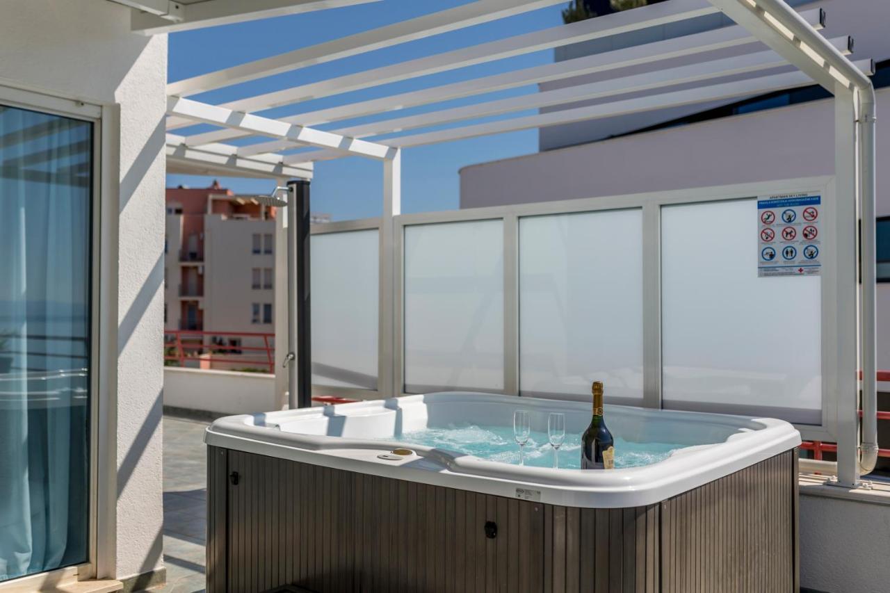 Апартаменты Seaside Penthouse With Hot Tub Sky Living Сплит Экстерьер фото