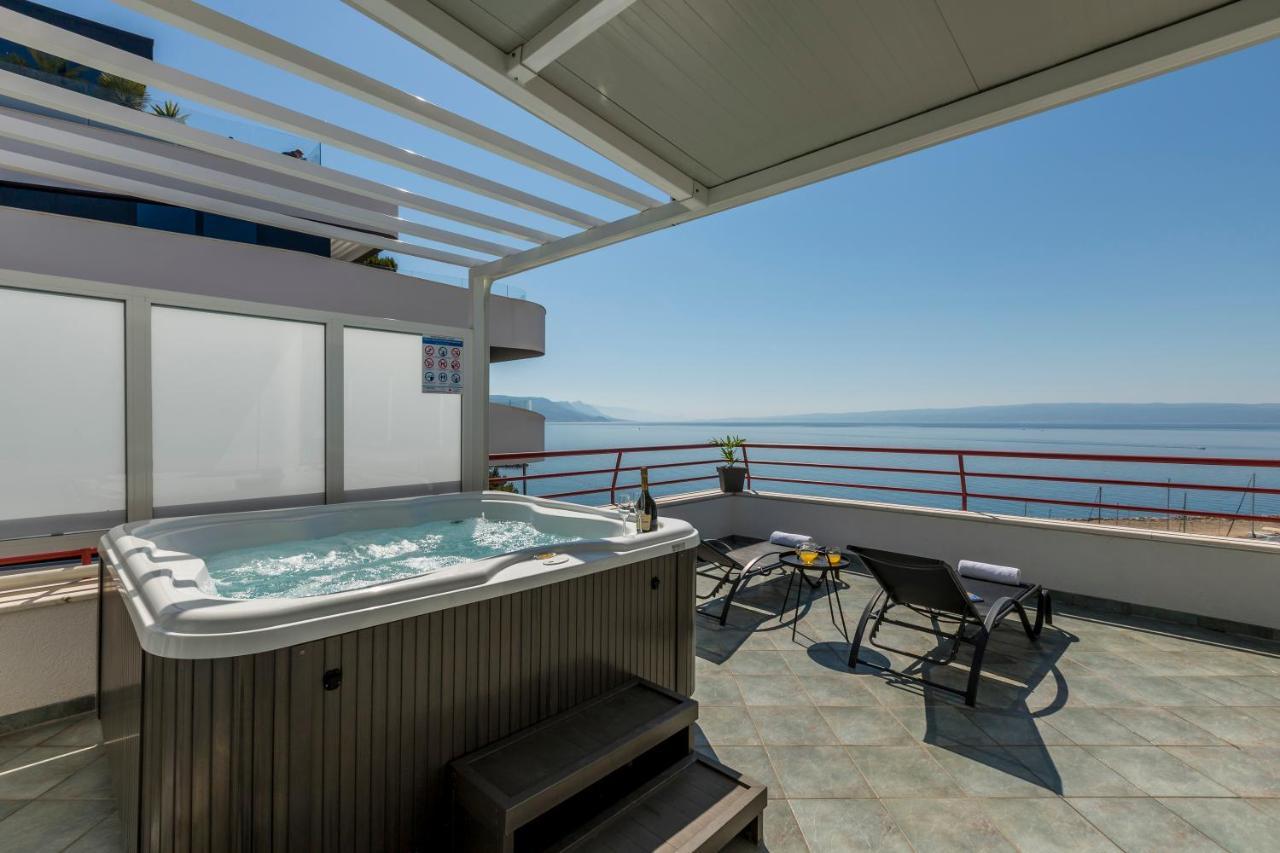 Апартаменты Seaside Penthouse With Hot Tub Sky Living Сплит Экстерьер фото