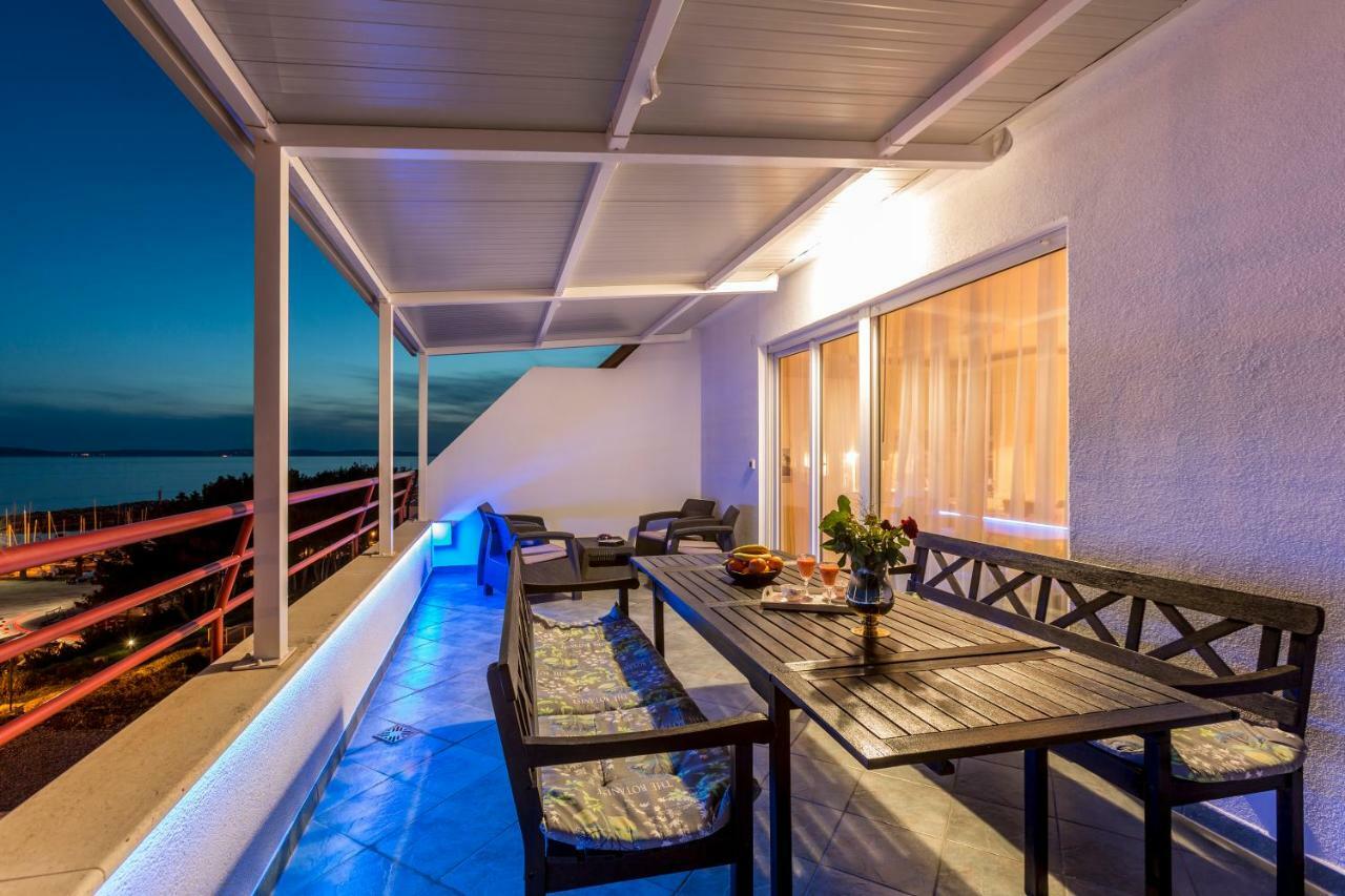 Апартаменты Seaside Penthouse With Hot Tub Sky Living Сплит Экстерьер фото