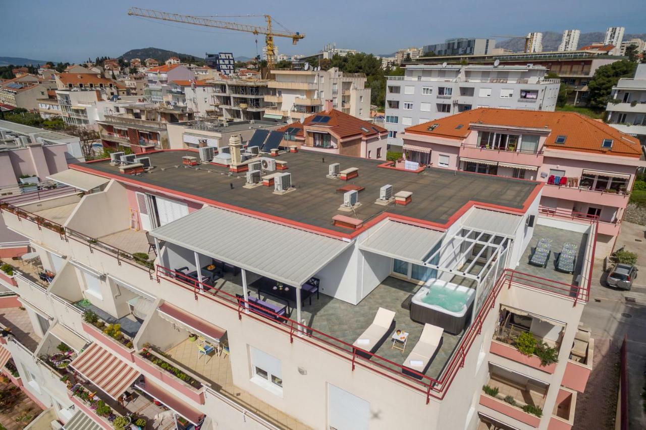 Апартаменты Seaside Penthouse With Hot Tub Sky Living Сплит Экстерьер фото