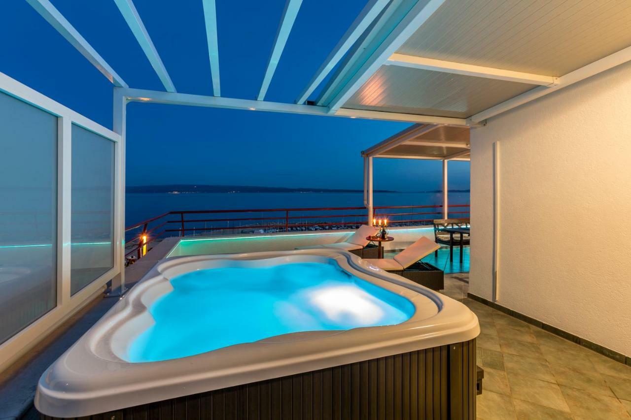 Апартаменты Seaside Penthouse With Hot Tub Sky Living Сплит Экстерьер фото